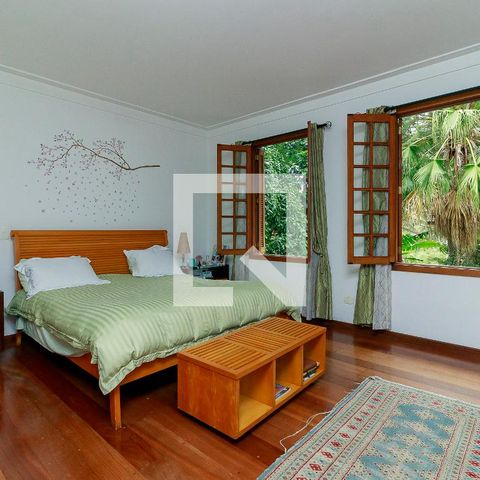Casa de condomínio à venda com 547m², 4 quartos e 5 vagas Casa de condomínio à venda com 547m², 4 quartos e 5 vagasSuíte principal