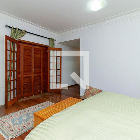 Casa de condomínio à venda com 547m², 4 quartos e 5 vagas Casa de condomínio à venda com 547m², 4 quartos e 5 vagasSuíte principal