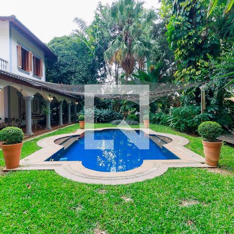 Casa de condomínio à venda com 547m², 4 quartos e 5 vagas Casa de condomínio à venda com 547m², 4 quartos e 5 vagasPiscina