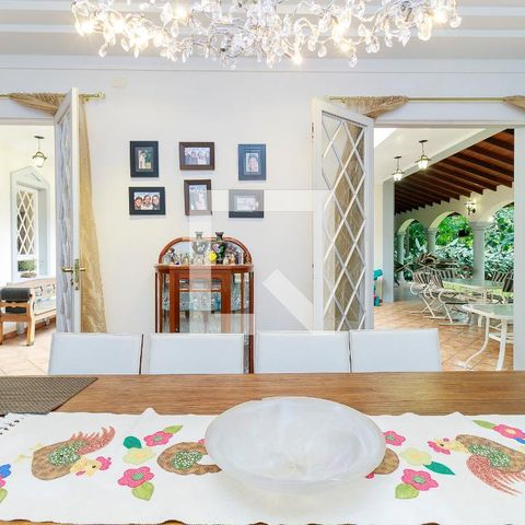 Casa de condomínio à venda com 547m², 4 quartos e 5 vagas Casa de condomínio à venda com 547m², 4 quartos e 5 vagasSala de Jantar