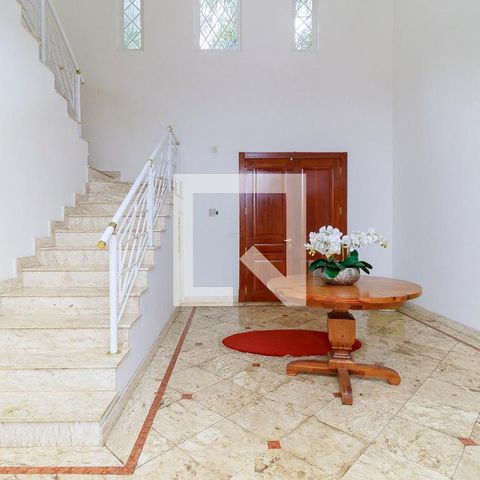 Casa de condomínio à venda com 547m², 4 quartos e 5 vagas Casa de condomínio à venda com 547m², 4 quartos e 5 vagasHall de entrada