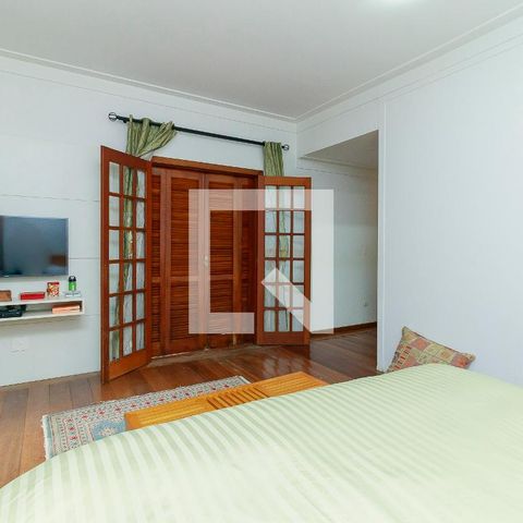 Casa de condomínio à venda com 547m², 4 quartos e 5 vagas Casa de condomínio à venda com 547m², 4 quartos e 5 vagasSuíte principal