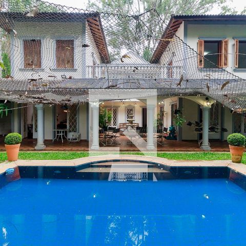 Casa de condomínio à venda com 547m², 4 quartos e 5 vagas Casa de condomínio à venda com 547m², 4 quartos e 5 vagasPiscina