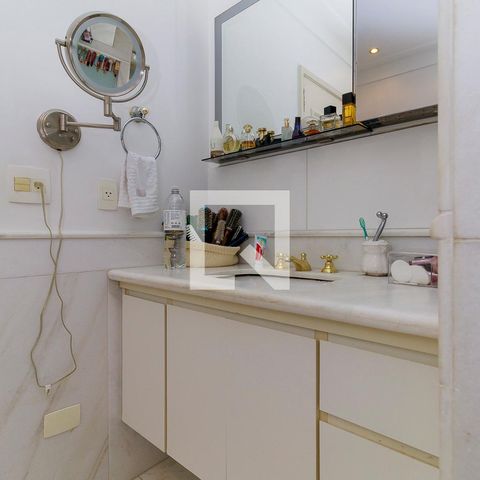 Casa de condomínio à venda com 547m², 4 quartos e 5 vagas Casa de condomínio à venda com 547m², 4 quartos e 5 vagasSuíte principal - Banheiro