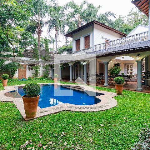 Casa de condomínio à venda com 547m², 4 quartos e 5 vagas Casa de condomínio à venda com 547m², 4 quartos e 5 vagasPiscina