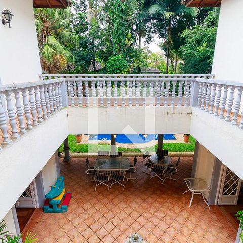 Casa de condomínio à venda com 547m², 4 quartos e 5 vagas Casa de condomínio à venda com 547m², 4 quartos e 5 vagasVaranda das Suítes