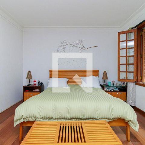 Casa de condomínio à venda com 547m², 4 quartos e 5 vagas Casa de condomínio à venda com 547m², 4 quartos e 5 vagasSuíte principal