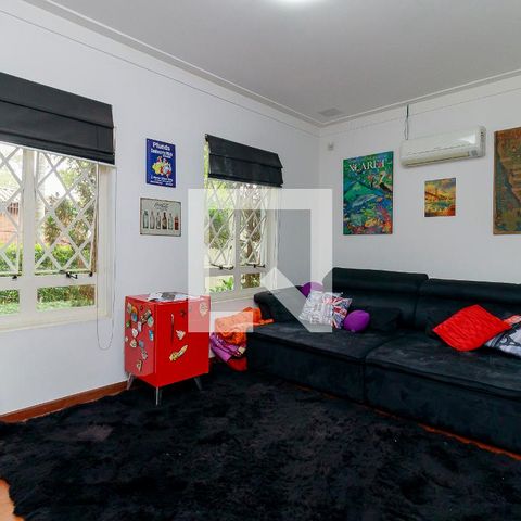 Casa de condomínio à venda com 547m², 4 quartos e 5 vagas Casa de condomínio à venda com 547m², 4 quartos e 5 vagasSala de TV