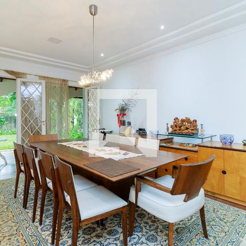 Casa de condomínio à venda com 547m², 4 quartos e 5 vagas Casa de condomínio à venda com 547m², 4 quartos e 5 vagasSala de Jantar