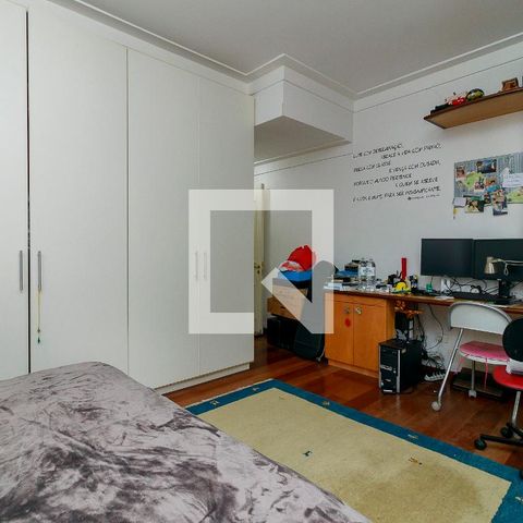 Casa de condomínio à venda com 547m², 4 quartos e 5 vagas Casa de condomínio à venda com 547m², 4 quartos e 5 vagasSuíte 2