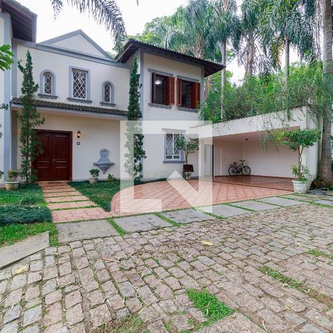 Casa de condomínio à venda com 547m², 4 quartos e 5 vagas Casa de condomínio à venda com 547m², 4 quartos e 5 vagasFachada