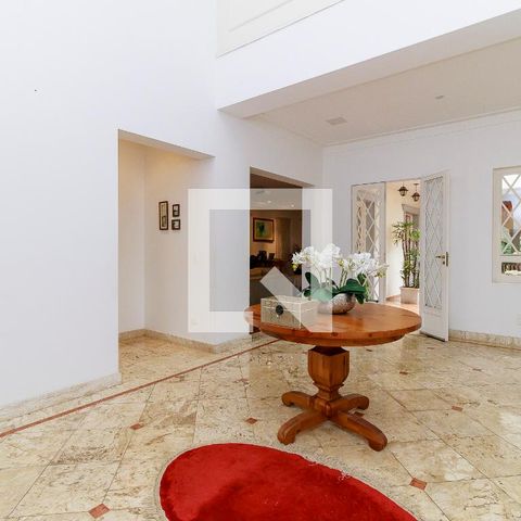 Casa de condomínio à venda com 547m², 4 quartos e 5 vagas Casa de condomínio à venda com 547m², 4 quartos e 5 vagasHall de entrada