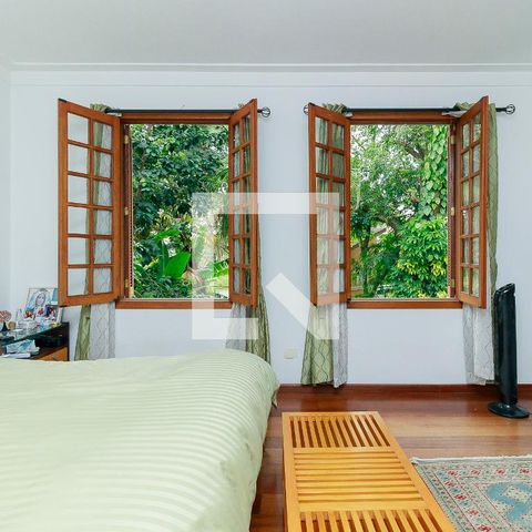 Casa de condomínio à venda com 547m², 4 quartos e 5 vagas Casa de condomínio à venda com 547m², 4 quartos e 5 vagasSuíte principal