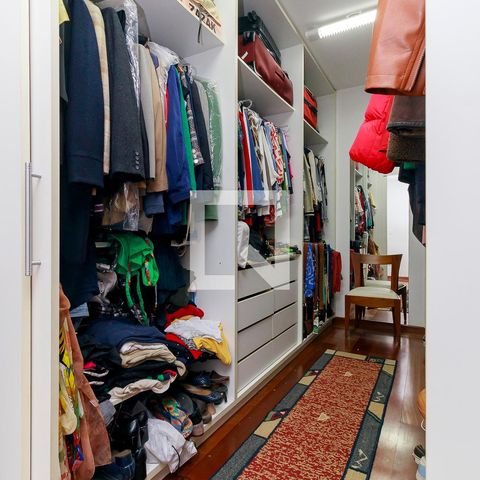 Casa de condomínio à venda com 547m², 4 quartos e 5 vagas Casa de condomínio à venda com 547m², 4 quartos e 5 vagasSuíte principal - Closet