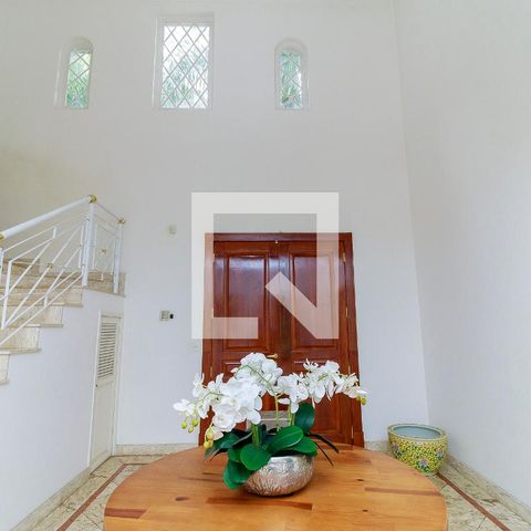 Casa de condomínio à venda com 547m², 4 quartos e 5 vagas Casa de condomínio à venda com 547m², 4 quartos e 5 vagasHall de entrada