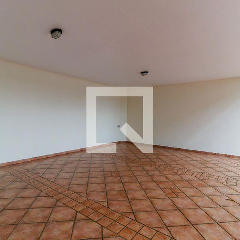 Casa de condomínio à venda com 547m², 4 quartos e 5 vagas Casa de condomínio à venda com 547m², 4 quartos e 5 vagasGaragem