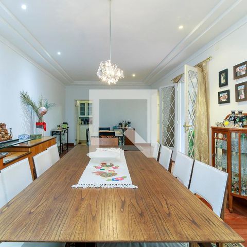 Casa de condomínio à venda com 547m², 4 quartos e 5 vagas Casa de condomínio à venda com 547m², 4 quartos e 5 vagasSala de Jantar
