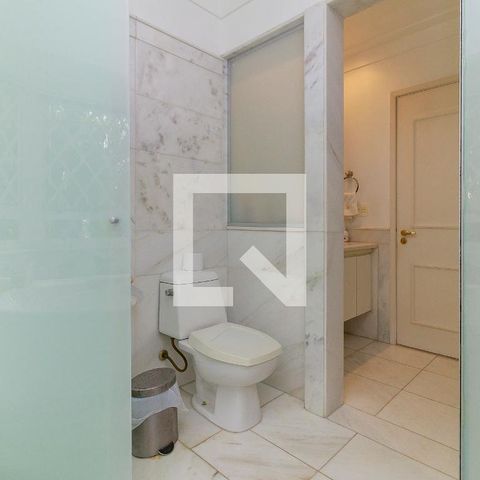 Casa de condomínio à venda com 547m², 4 quartos e 5 vagas Casa de condomínio à venda com 547m², 4 quartos e 5 vagasSuíte principal - Banheiro