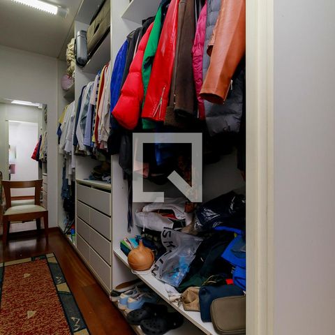 Casa de condomínio à venda com 547m², 4 quartos e 5 vagas Casa de condomínio à venda com 547m², 4 quartos e 5 vagasSuíte principal - Closet