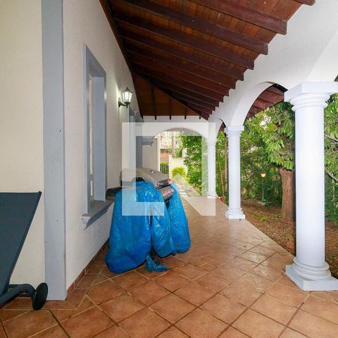 Casa de condomínio à venda com 547m², 4 quartos e 5 vagas Casa de condomínio à venda com 547m², 4 quartos e 5 vagasÁrea Externa