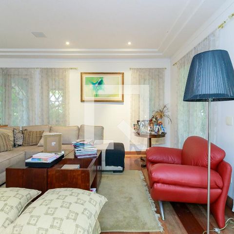 Casa de condomínio à venda com 547m², 4 quartos e 5 vagas Casa de condomínio à venda com 547m², 4 quartos e 5 vagasSala de Estar