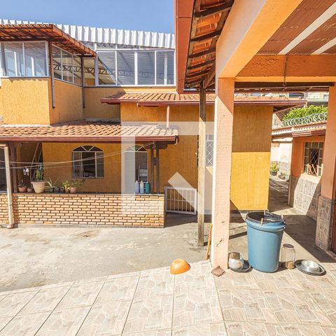 Casa à venda com 360m², 4 quartos e 4 vagasVaranda / quintal / garagem