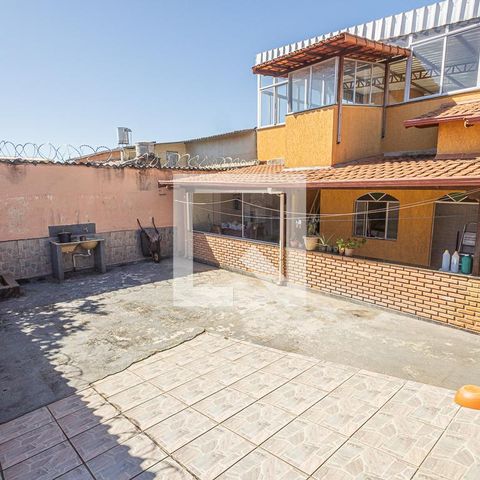 Casa à venda com 360m², 4 quartos e 4 vagasVaranda / quintal / garagem