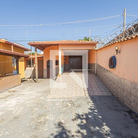 Casa à venda com 360m², 4 quartos e 4 vagasVaranda / quintal / garagem
