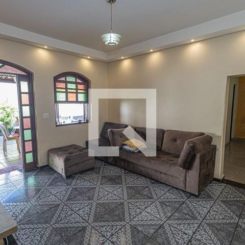 Casa à venda com 360m², 4 quartos e 4 vagasSala