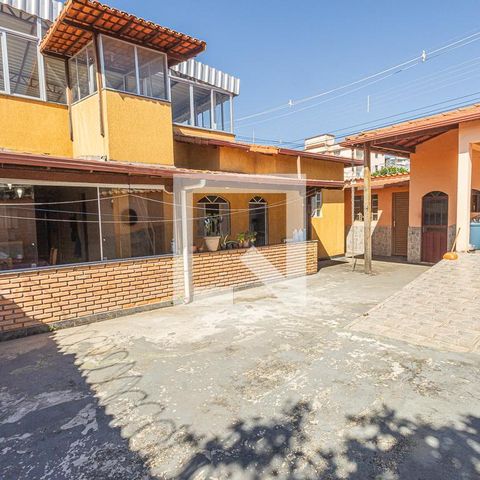 Casa à venda com 360m², 4 quartos e 4 vagasVaranda / quintal / garagem