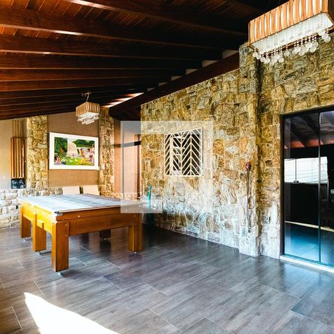 Casa à venda com 300m², 4 quartos e 3 vagasVaranda