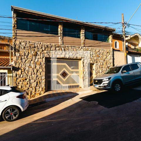 Casa à venda com 300m², 4 quartos e 3 vagasFachada