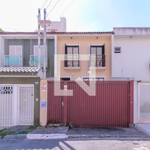 Casa à venda com 125m², 3 quartos e 4 vagas Casa à venda com 125m², 3 quartos e 4 vagasFachada