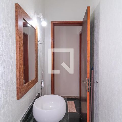 Casa à venda com 125m², 3 quartos e 4 vagas Casa à venda com 125m², 3 quartos e 4 vagasBanheiro 2