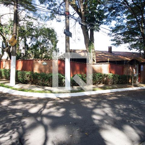 Casa à venda com 350m², 5 quartos e 10 vagasFachada
