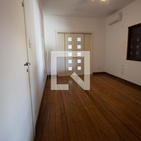 Casa à venda com 350m², 5 quartos e 10 vagasSala