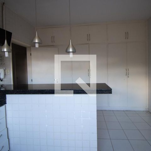 Casa à venda com 350m², 5 quartos e 10 vagasCozinha