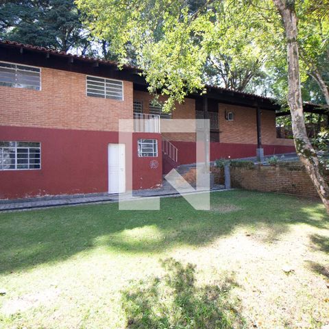 Casa à venda com 350m², 5 quartos e 10 vagasFachada