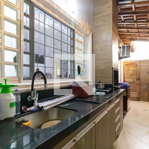 Casa à venda com 180m², 2 quartos e 4 vagasÁrea de serviço e Churrasqueira