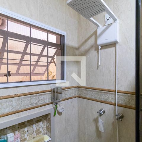 Casa à venda com 180m², 2 quartos e 4 vagasBanheiro da suíte
