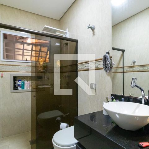 Casa à venda com 180m², 2 quartos e 4 vagasBanheiro da suíte