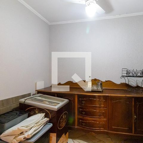 Casa à venda com 180m², 2 quartos e 4 vagasQuarto de apoio