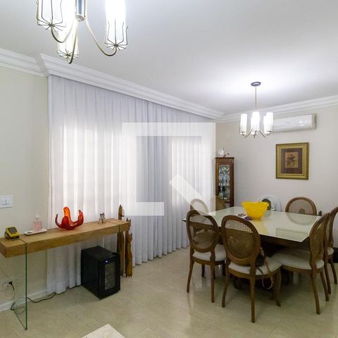 Casa à venda com 180m², 2 quartos e 4 vagasSala