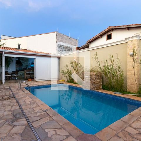 Casa à venda com 180m², 2 quartos e 4 vagasPiscina