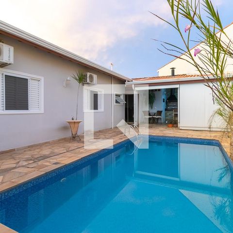 Casa à venda com 180m², 2 quartos e 4 vagasPiscina