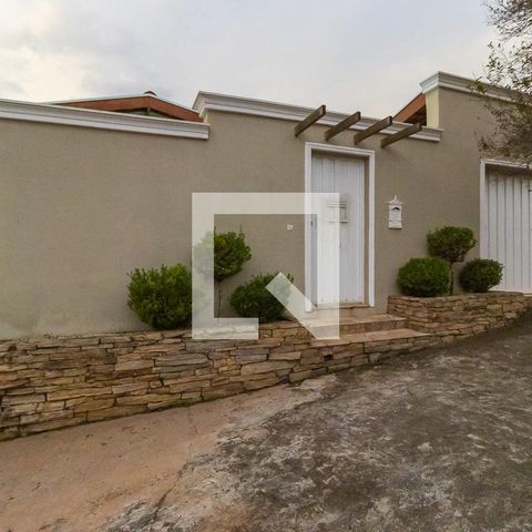 Casa à venda com 180m², 2 quartos e 4 vagasFachada