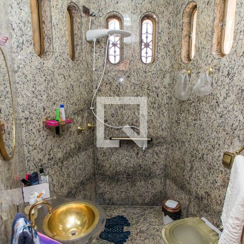 Casa à venda com 500m², 4 quartos e 3 vagasBanheiro das Suítes 3 e 4