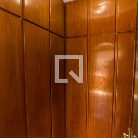Casa à venda com 500m², 4 quartos e 3 vagasSuíte 1 - Closet 