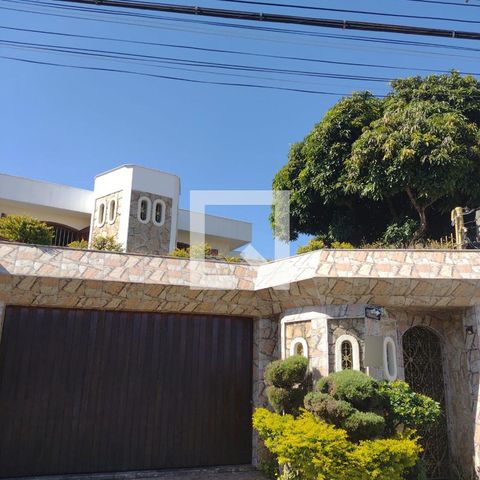 Casa à venda com 500m², 4 quartos e 3 vagasFachada
