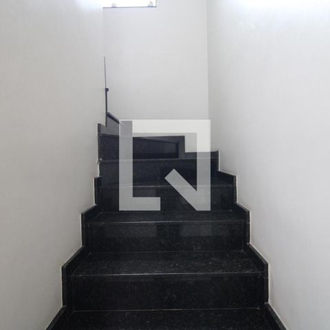 Casa à venda com 178m², 3 quartos e 4 vagasEscada